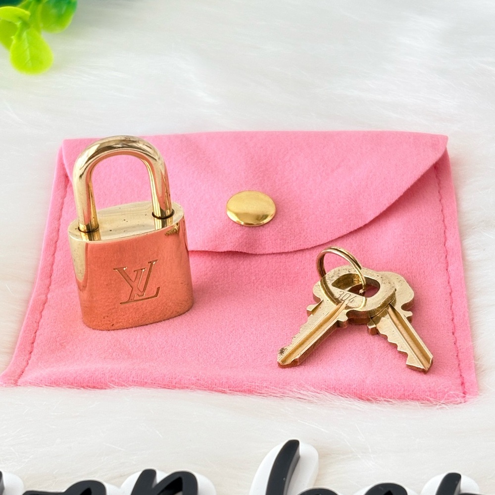 Louis Vuitton Padlock And Key #304 - Picture 11 of 11